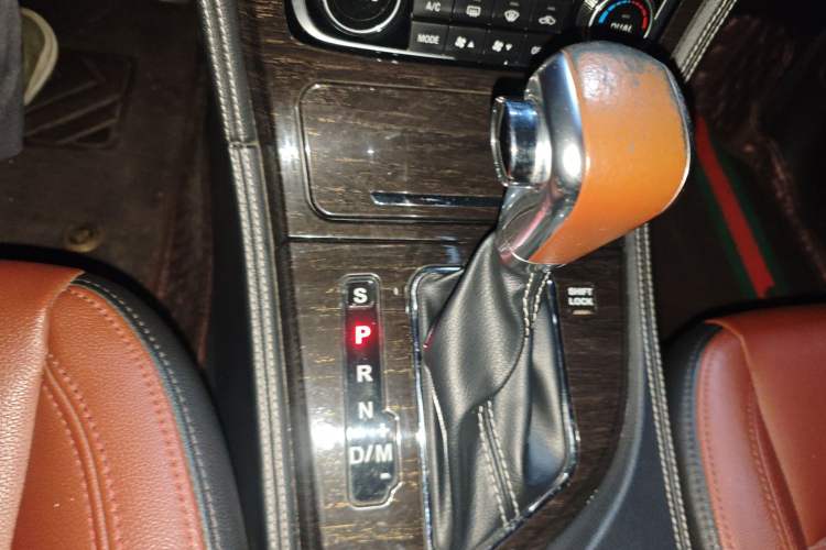 Used Zotye T600 2014 2.0T DCT Luxury Version Gear Lever