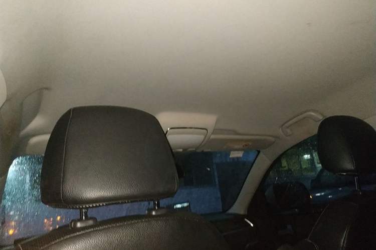 Used Zotye T600 2014 1.5T Manual Luxury Model Headliner