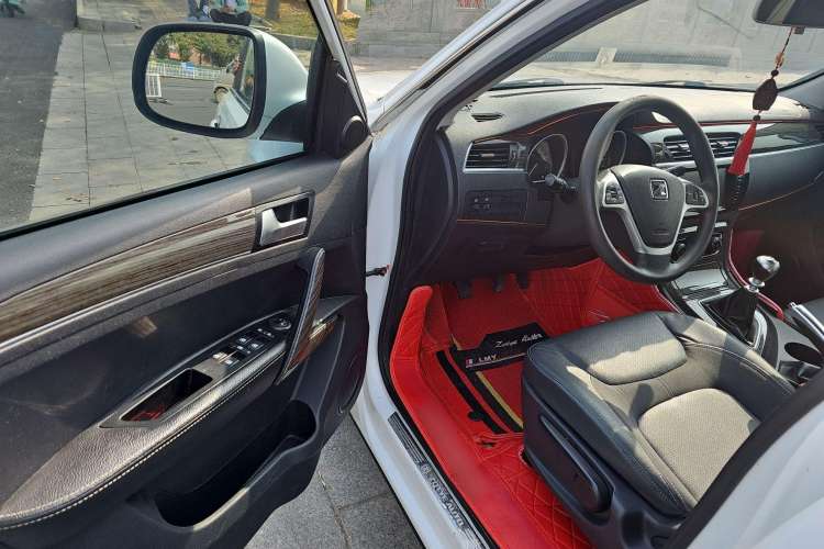 Used Zotye T600 2014 1.5T Manual Luxury Model Interior 2