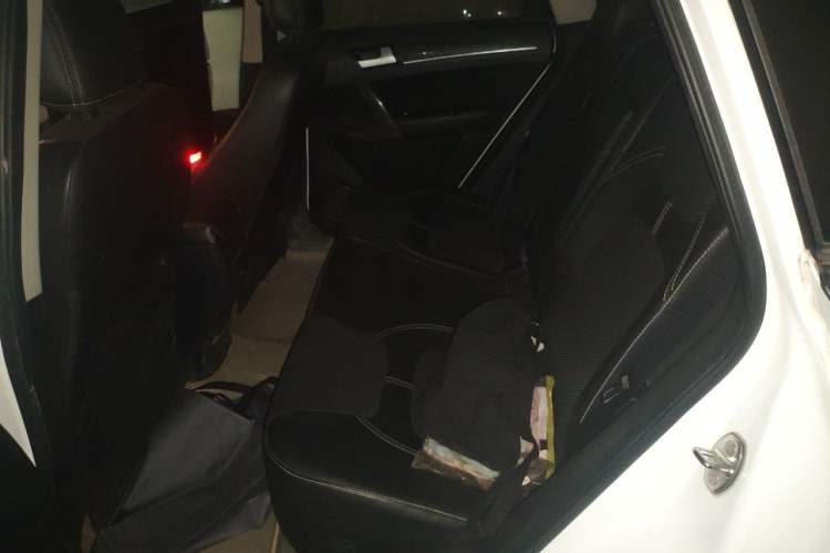 Used Zotye T600 2014 1.5T Manual Flagship Version Left Rear Seat