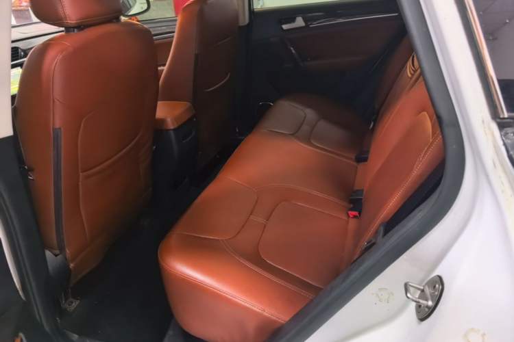 Used Zotye T600 2014 2.0T DCT Luxury Version Left Rear Seat