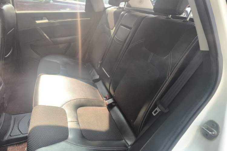 Used Zotye T600 2014 1.5T Manual Flagship Version Left Rear Seat