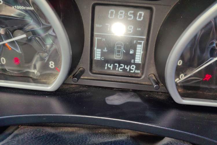 Used Zotye T600 2014 1.5T Manual Luxury Model Odometer Close Up