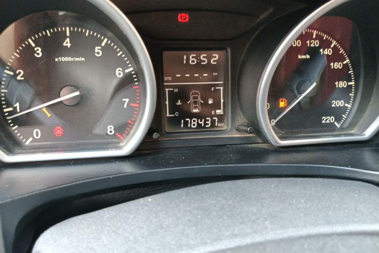 Used Zotye T600 2014 1.5T Manual Elite Edition Odometer Close Up