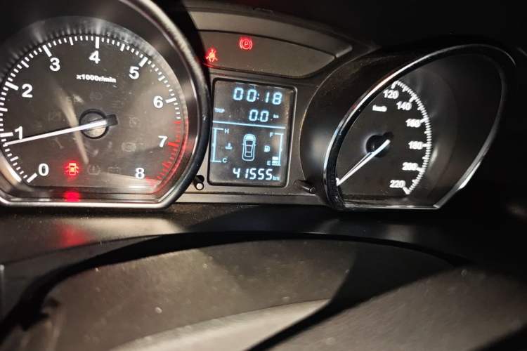 Used Zotye T600 2014 1.5T Manual Luxury Model Odometer Close Up