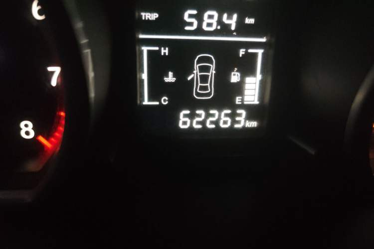 Used Zotye T600 2014 1.5T Manual Luxury Model Odometer Close Up