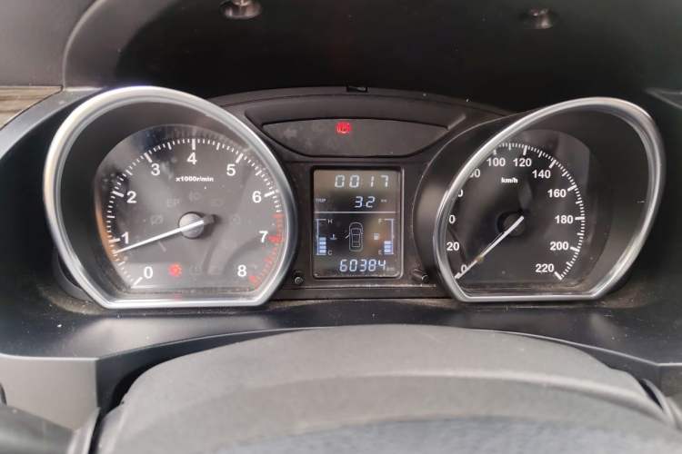 Used Zotye T600 2014 1.5T Manual Luxury Model Odometer Close Up
