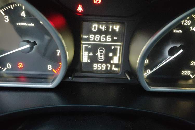 Used Zotye T600 2014 1.5T Manual Elite Edition Odometer Close Up