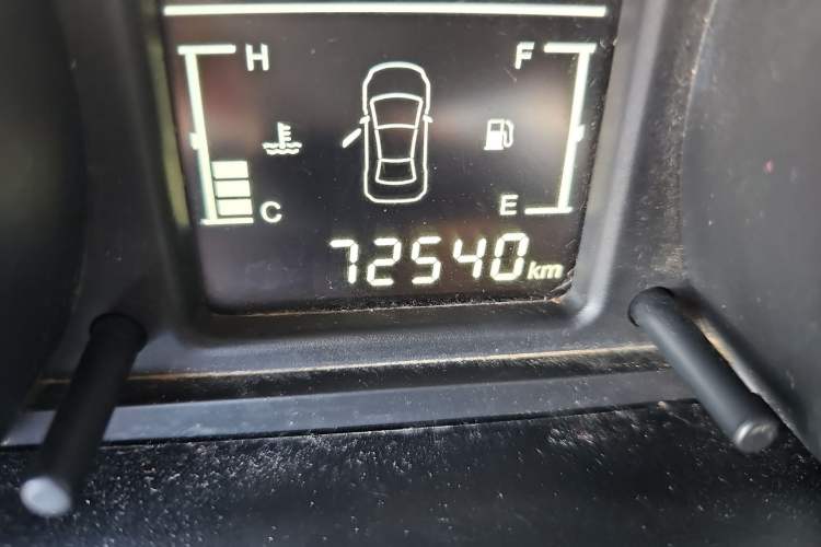 Used Zotye T600 2014 1.5T Manual Luxury Model Odometer Close Up