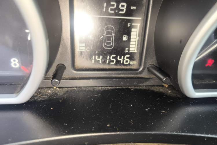 Used Zotye T600 2014 1.5T Manual Flagship Version Odometer Close Up