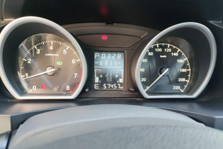 Used Zotye T600 2014 2.0T DCT Luxury Version Odometer Close Up