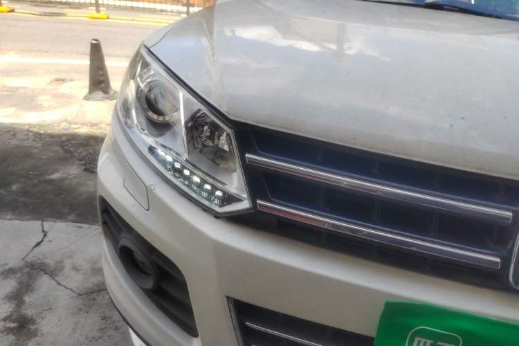 Used Zotye T600 2014 1.5T Manual Flagship Version Right Front Headlight