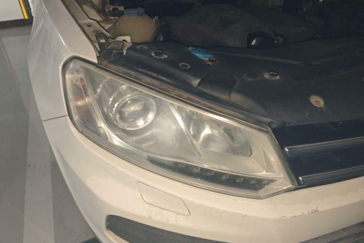Used Zotye T600 2014 1.5T Manual Luxury Model Right Front Headlight