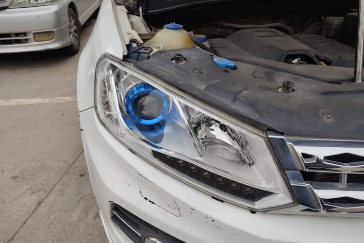 Used Zotye T600 2014 1.5T Manual Luxury Model Right Front Headlight