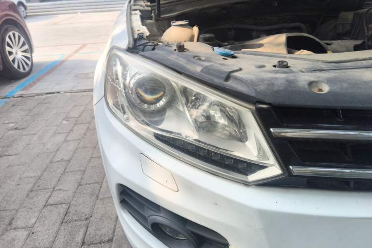 Used Zotye T600 2014 1.5T Manual Flagship Version Right Front Headlight