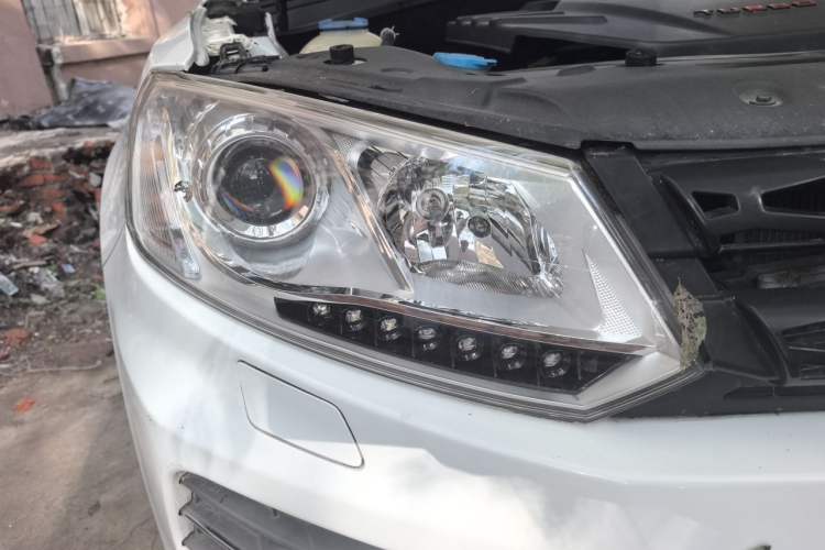 Used Zotye T600 2014 2.0T DCT Luxury Version Right Front Headlight