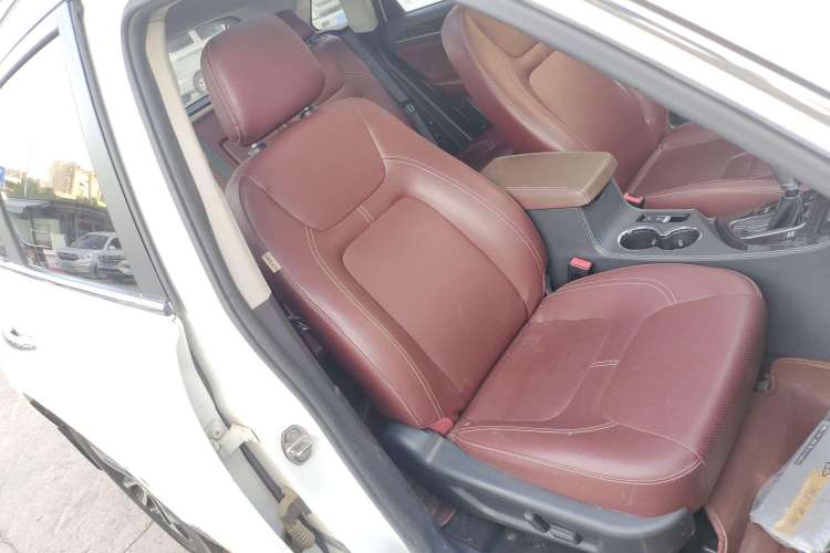 Used Zotye T600 2014 2.0T DCT Luxury Version Right Front Seat