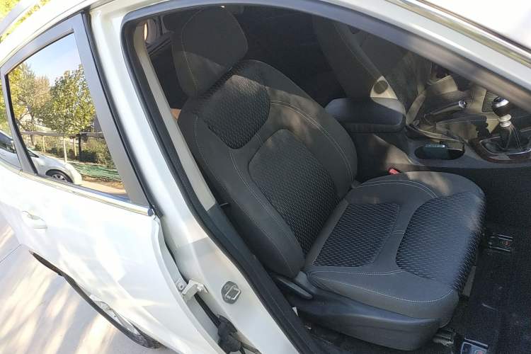 Used Zotye T600 2014 1.5T Manual Elite Edition Right Front Seat