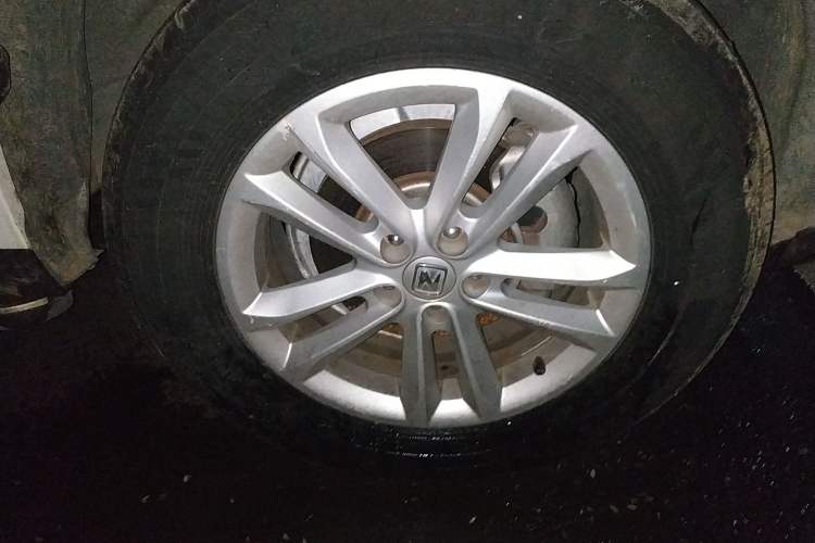 Used Zotye T600 2014 1.5T Manual Luxury Model Right Front Wheel Hub