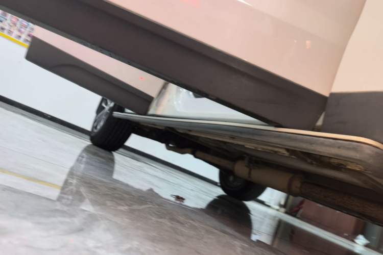 Used Zotye T600 2014 2.0T DCT Luxury Version Right Side Sill