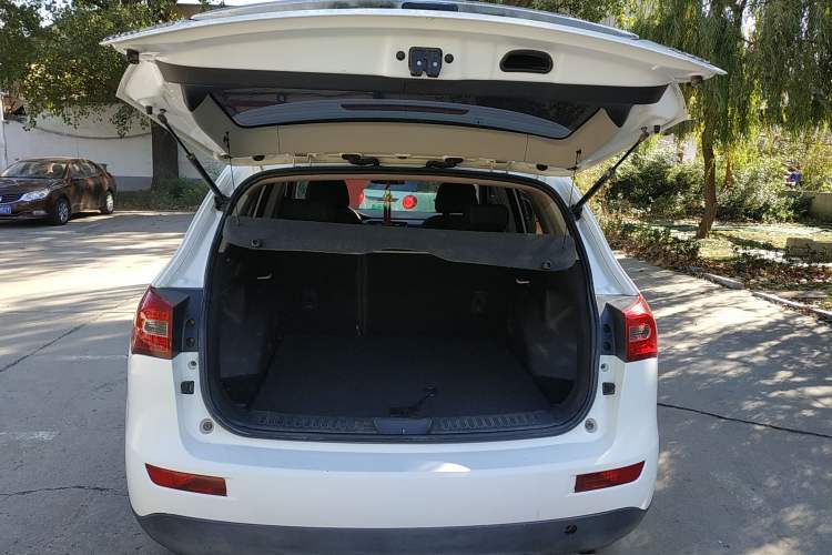 Used Zotye T600 2014 1.5T Manual Elite Edition Trunk