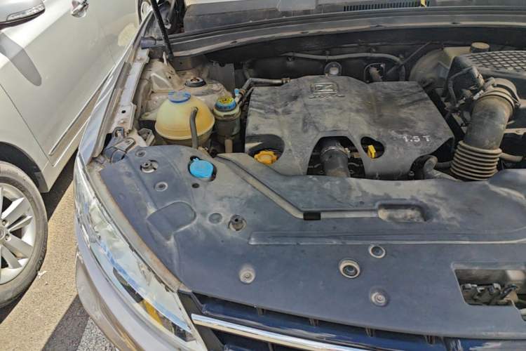 Used Zotye T600 2014 1.5T Manual Elite Edition Engine Bay Right