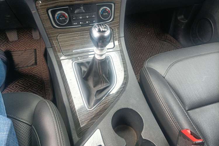 Used Zotye T600 2014 1.5T Manual Flagship Version Gear Lever