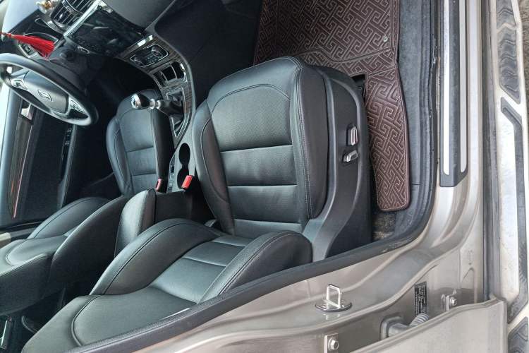 Used Zotye T600 2014 1.5T Manual Flagship Version Interior 3