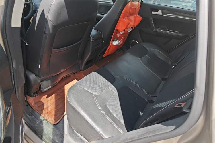 Used Zotye T600 2014 1.5T Manual Elite Edition Left Rear Seat