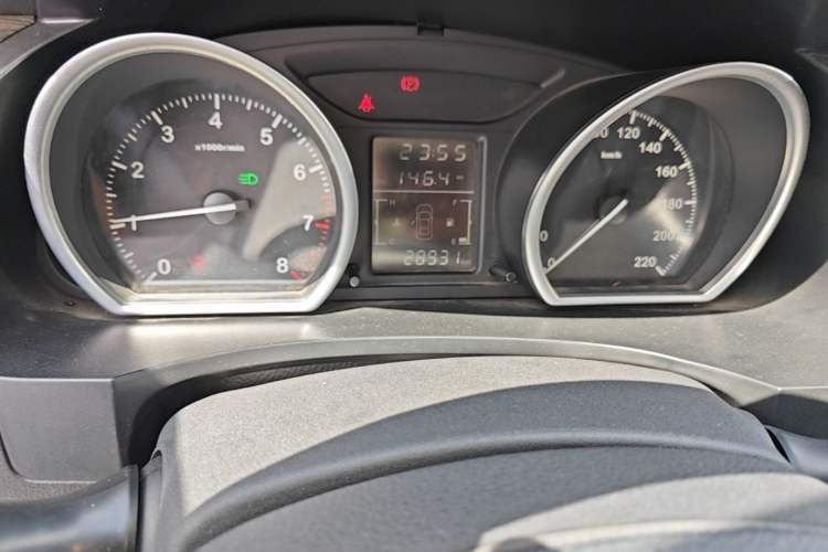 Used Zotye T600 2014 1.5T Manual Elite Edition Odometer Close Up