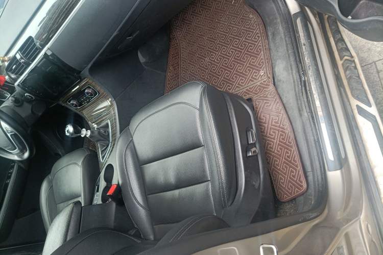 Used Zotye T600 2014 1.5T Manual Flagship Version Right Front Seat