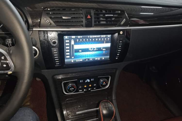 Used Zotye T600 2015 Family Edition 2.0T Manual Luxury Version Audio And AC Panel