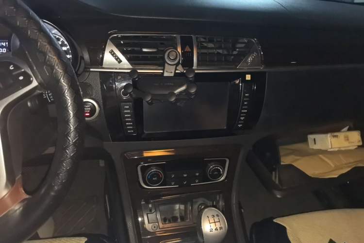 Used Zotye T600 2015 Family Edition 2.0T Manual Luxury Version Audio And AC Panel