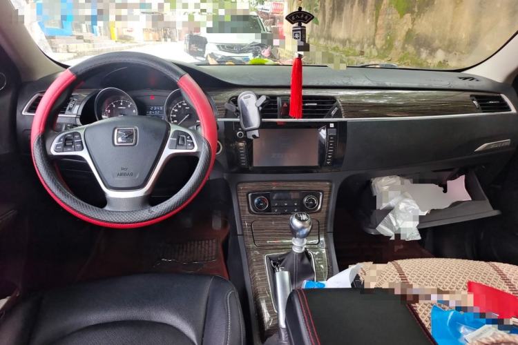 Used Zotye T600 2015 1.5T Manual Luxury Model Center Console