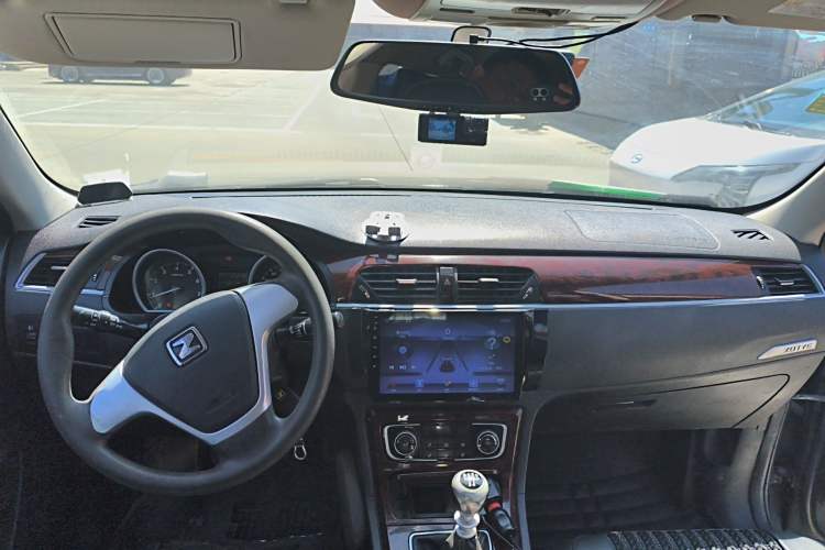 Used Zotye T600 2015 1.5T Manual Elite Model Center Console