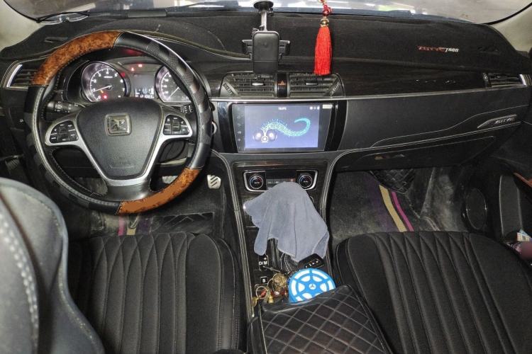 Used Zotye T600 2015 2.0T DCT Prestige Edition Center Console