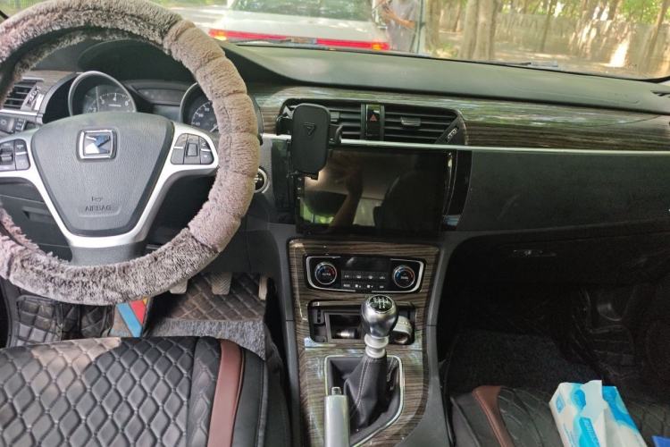 Used Zotye T600 2015 1.5T Manual Flagship Model Center Console
