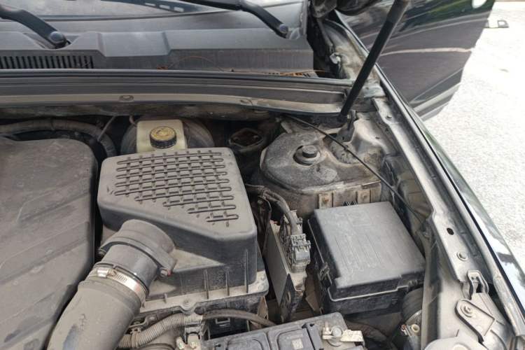 Used Zotye T600 2015 2.0T DCT Luxury Version Engine Bay Left
