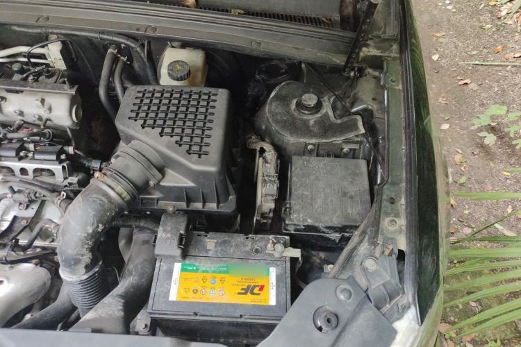 Used Zotye T600 2015 2.0T DCT Luxury Version Engine Bay Left