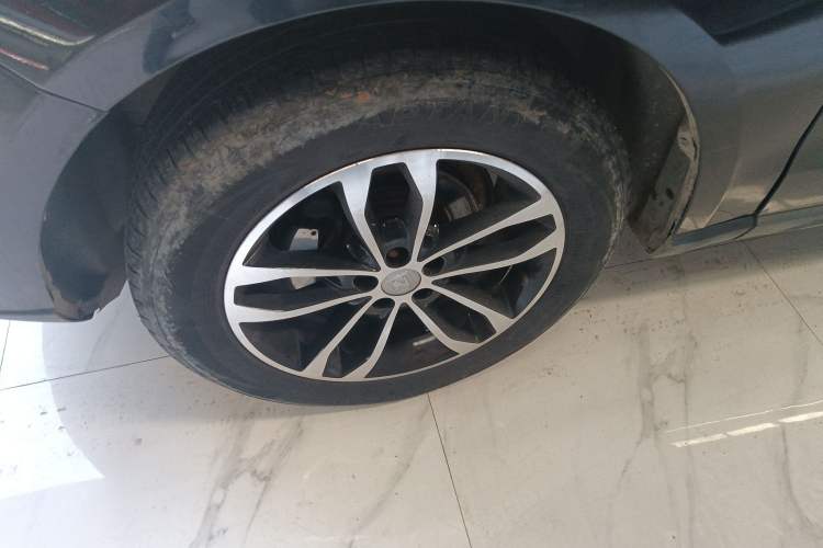 Used Zotye T600 2015 2.0T DCT Luxury Version Exterior 4