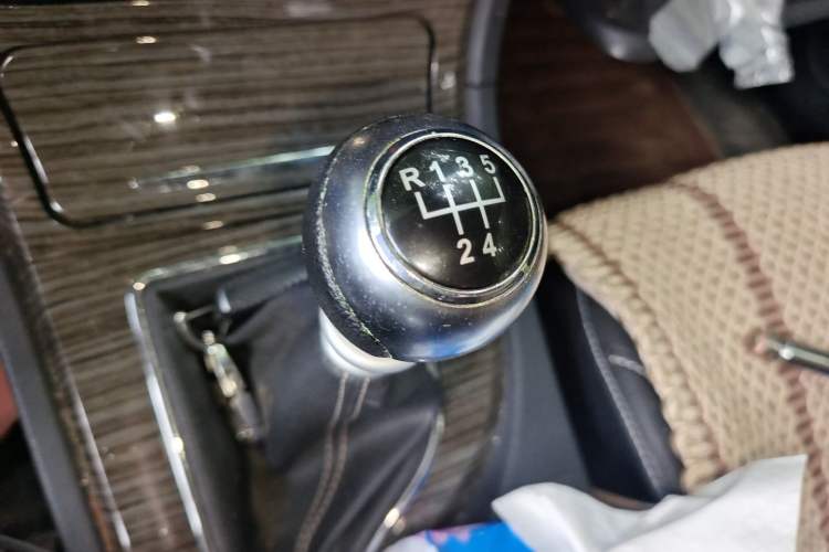 Used Zotye T600 2015 1.5T Manual Luxury Model Gear Lever
