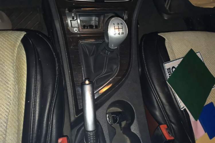 Used Zotye T600 2015 Family Edition 2.0T Manual Luxury Version Gear Lever