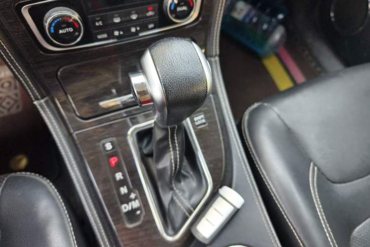 Used Zotye T600 2015 2.0T DCT Prestige Edition Gear Lever