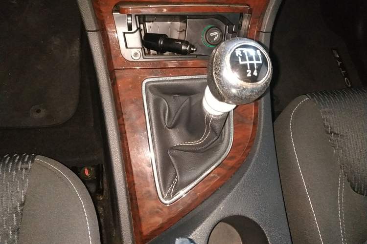 Used Zotye T600 2015 1.5T Manual Elite Model Gear Lever