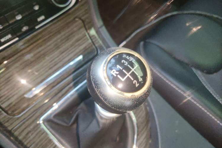 Used Zotye T600 2015 1.5T Manual Luxury Model Gear Lever