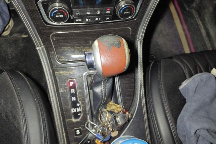 Used Zotye T600 2015 2.0T DCT Prestige Edition Gear Lever