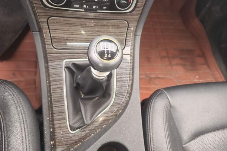 Used Zotye T600 2015 1.5T Manual Luxury Model Gear Lever