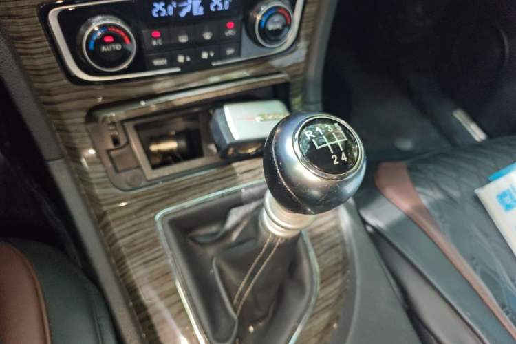 Used Zotye T600 2015 1.5T Manual Flagship Model Gear Lever