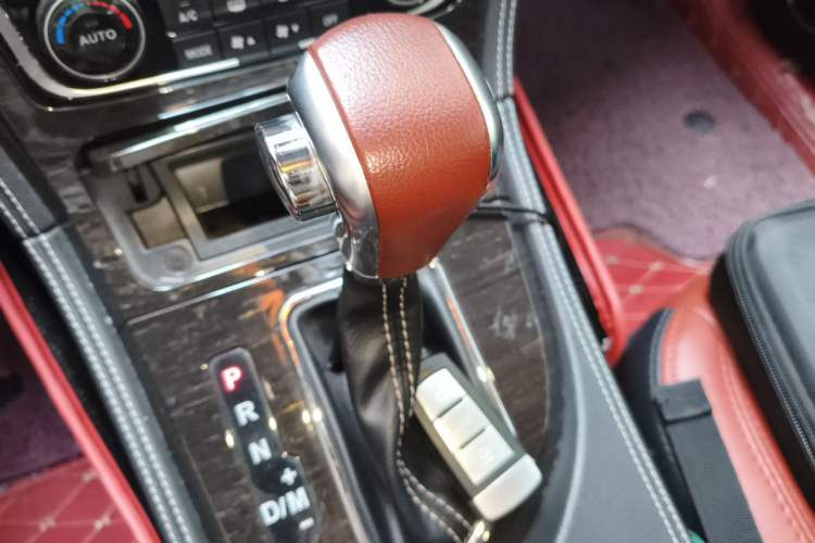 Used Zotye T600 2015 2.0T DCT Prestige Edition Gear Lever