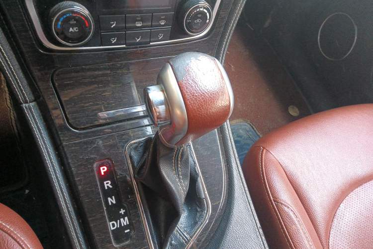 Used Zotye T600 2015 2.0T DCT Luxury Version Gear Lever